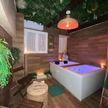 Appartement Le Balneo Jacuzzi Vieil Safranier Antibes