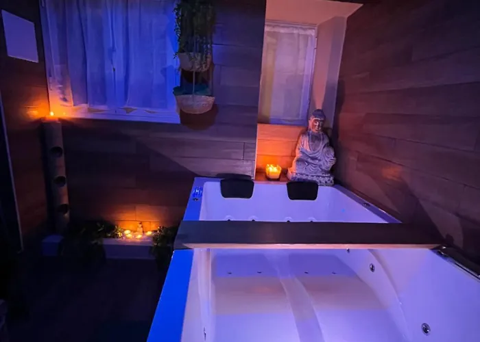 Le Balneo Jacuzzi Vieil Safranier Antibes