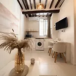 Le Balneo Jacuzzi Vieil Safranier Apartment *