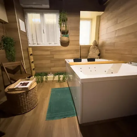 Le Balneo Jacuzzi Vieil Safranier *