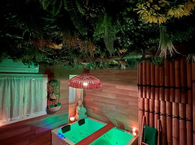 Le Balneo Jacuzzi Vieil Safranier *