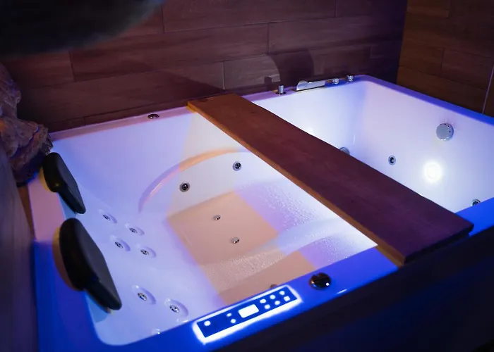 Le Balneo Jacuzzi Vieil Safranier Apartamento *